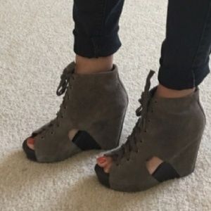 Lucky brand cut out booties size 7